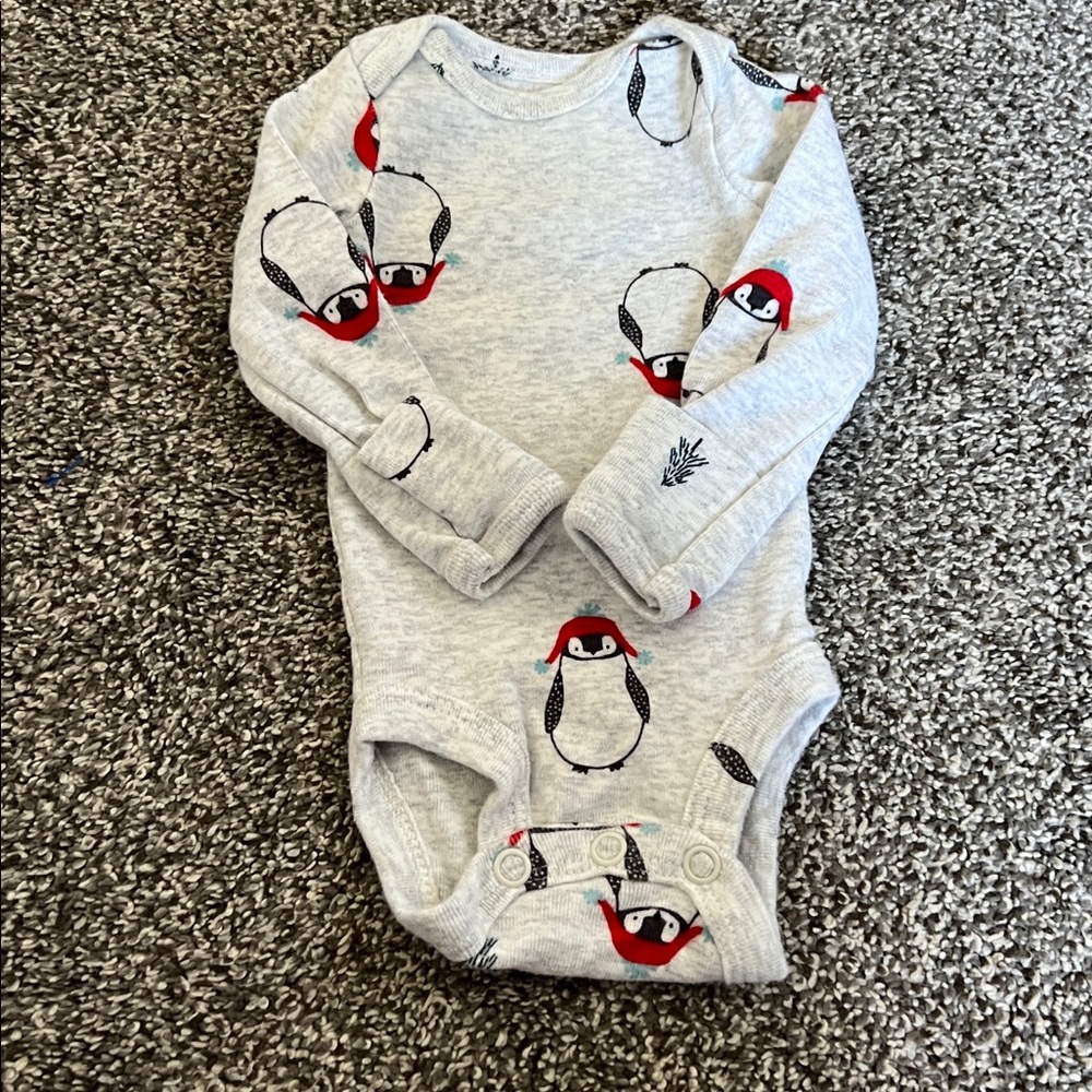 BNWOT soft 100% organic cotton Little Planet Penguin/Holiday Preemie outfit